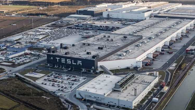 Considera empresa alemana instalarse en México para proveer a Tesla