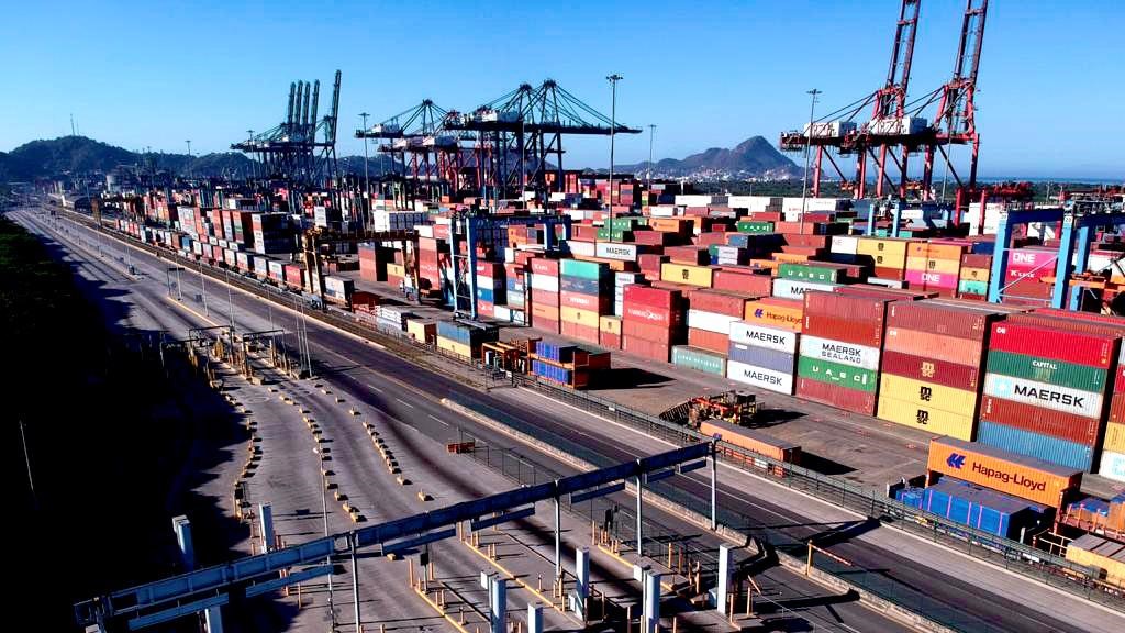 Puerto de Manzanillo alcanza nuevo récord en carga comercial